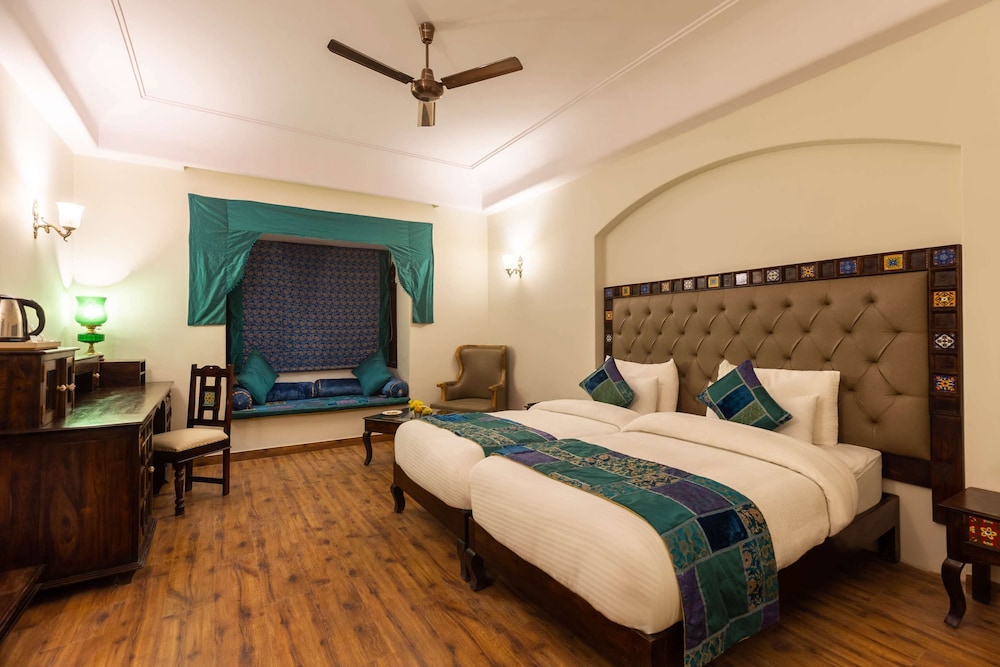 Sairafort Sarovar Portico 10/33