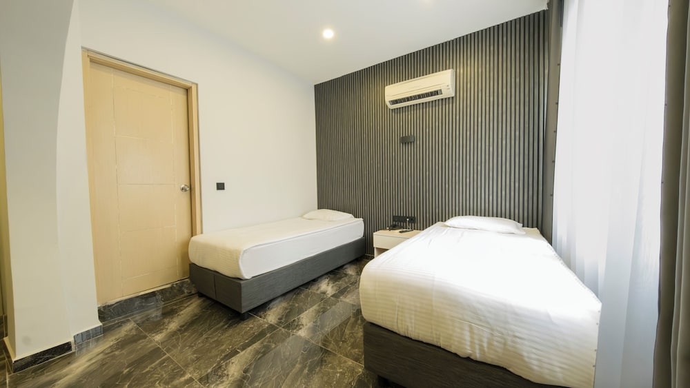 LEGEND TULIP HOTEL 26/52