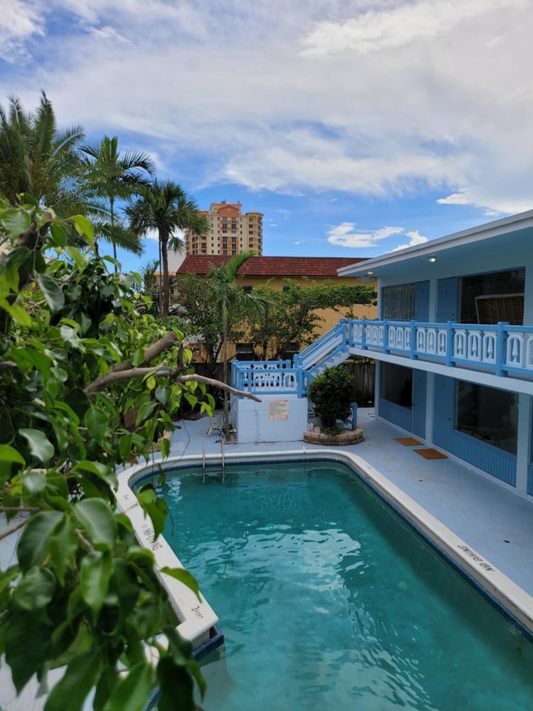 Hotel Motel Lauderdale Inn 19/24