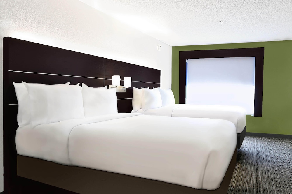 Holiday Inn Express New Orleans East 17/42