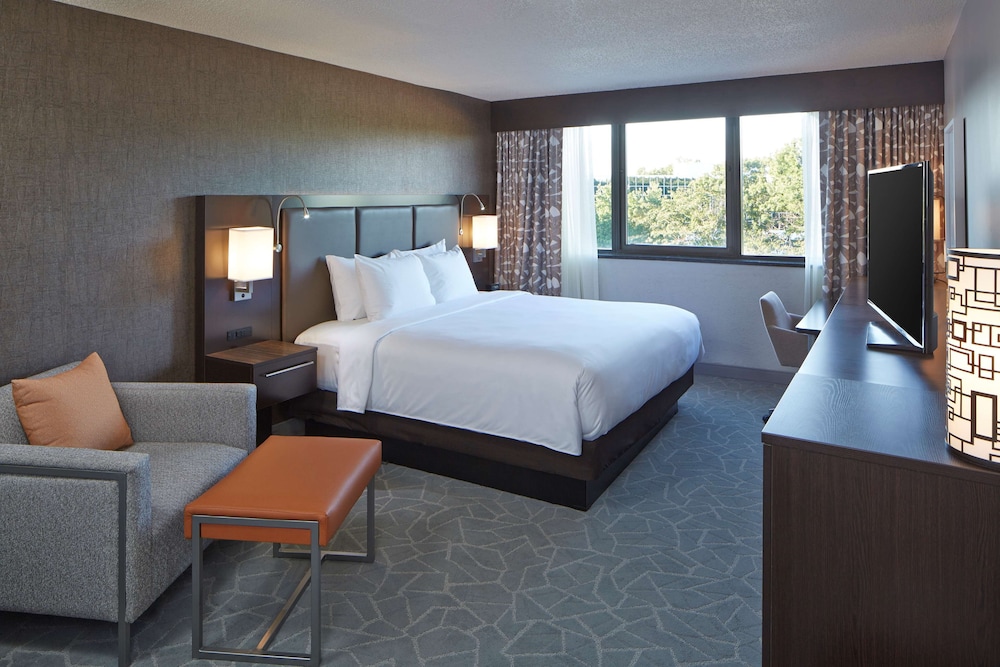 ROOM, KING BED, ACCESSIBLE
