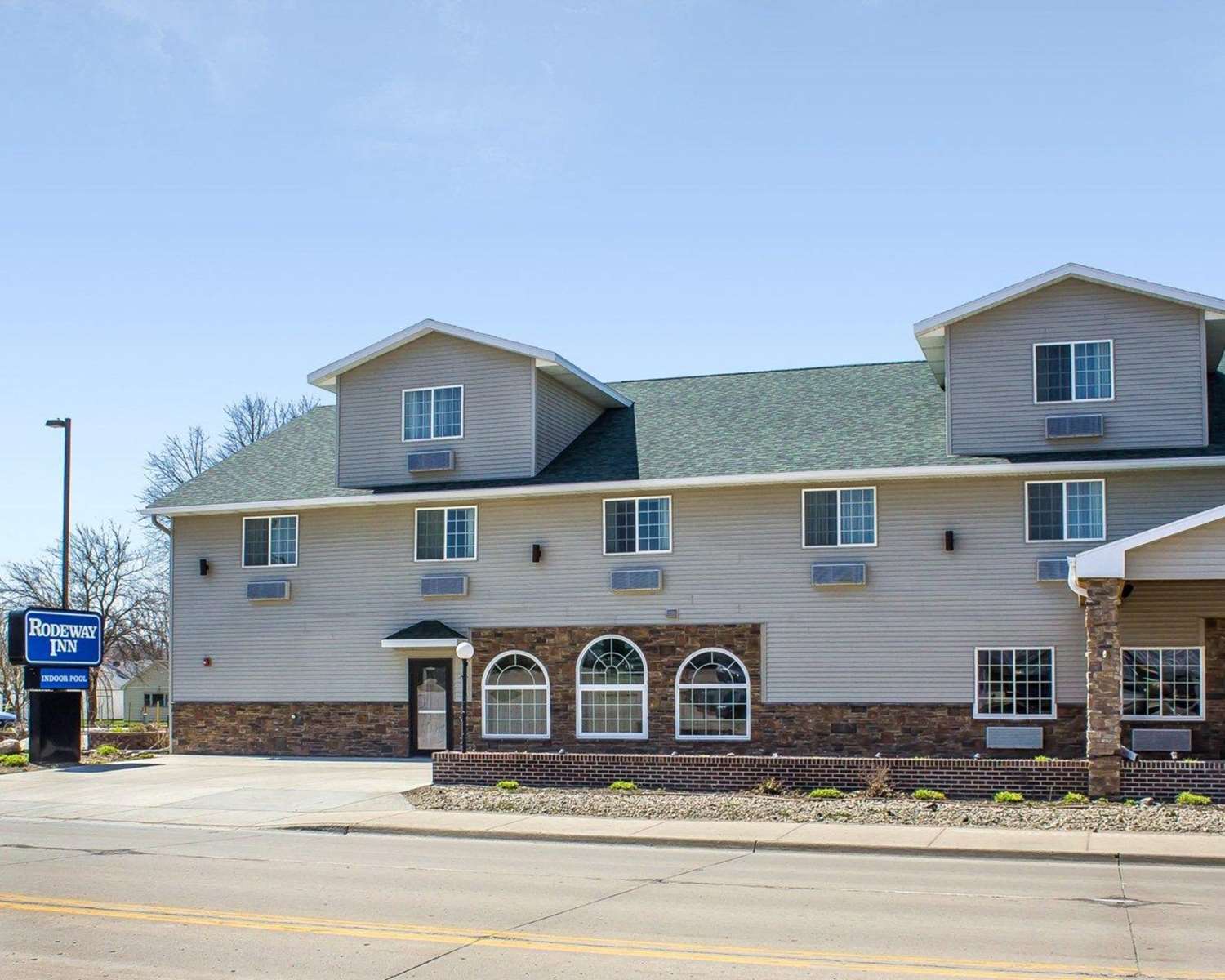 Rodeway Inn & Suites near Okoboji Lake 4/35