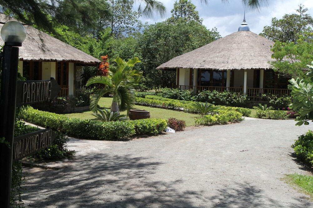 Nataya Roundhouse Coral Bay Resort and Spa 41/51