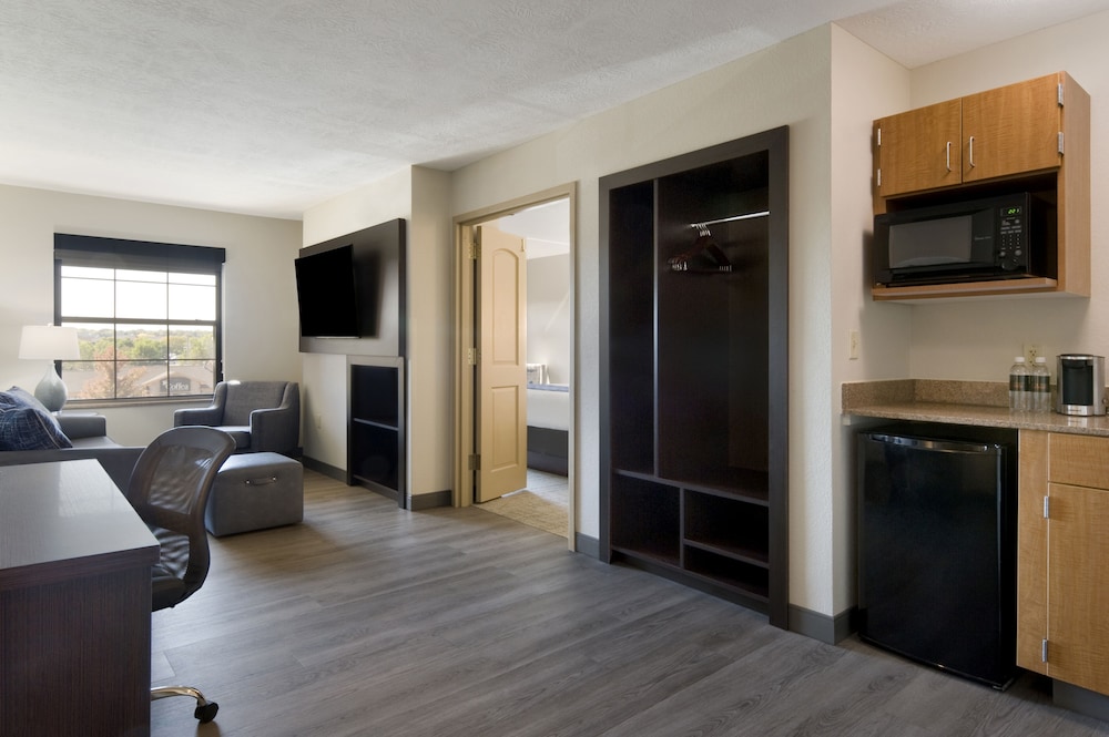 Clubhouse Hotel Suites Sioux Falls 39/67