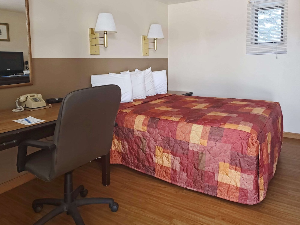 Rodeway Inn Buffalo, WY 13/38