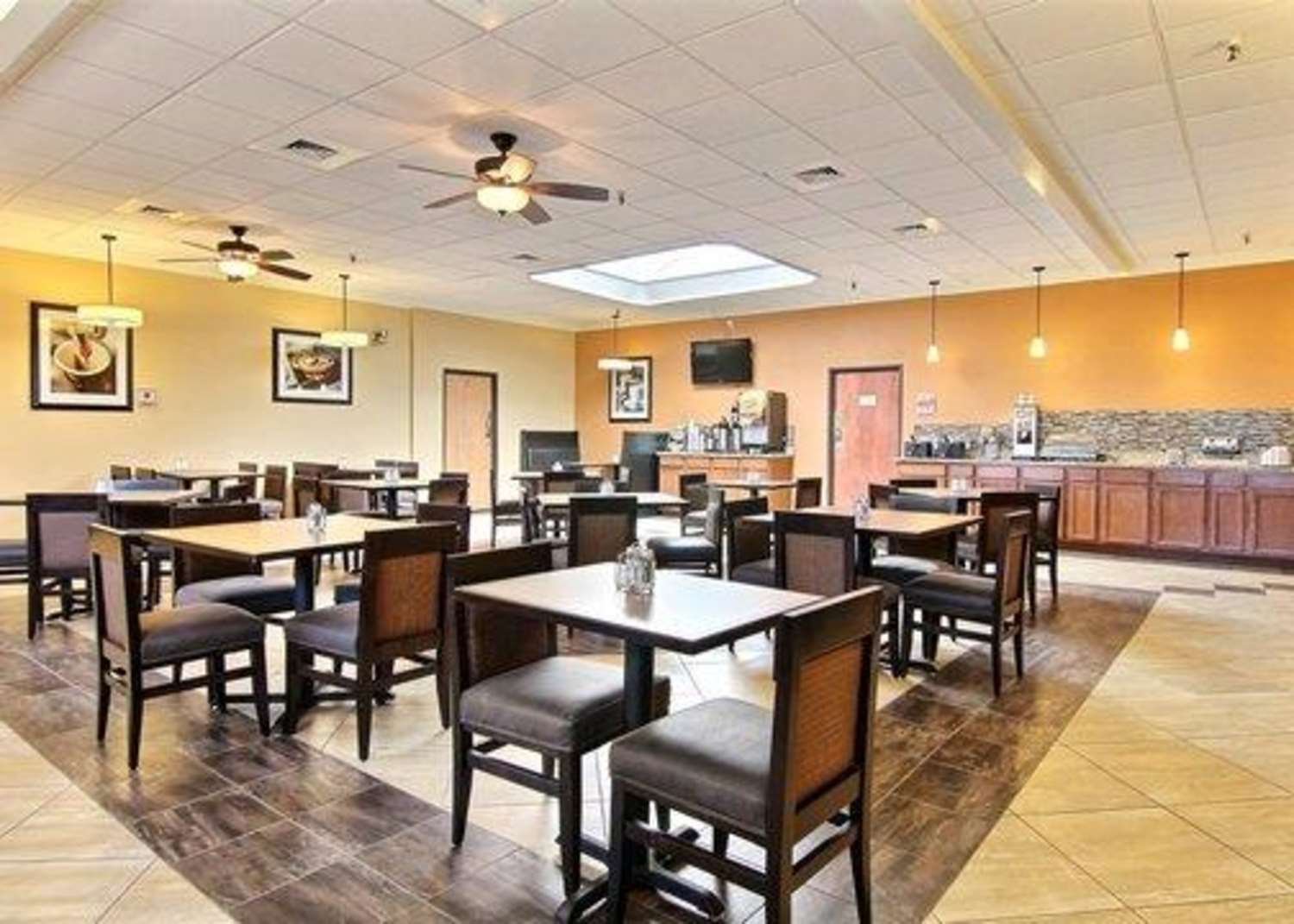 Quality Inn Thief River Falls, MN 19/23