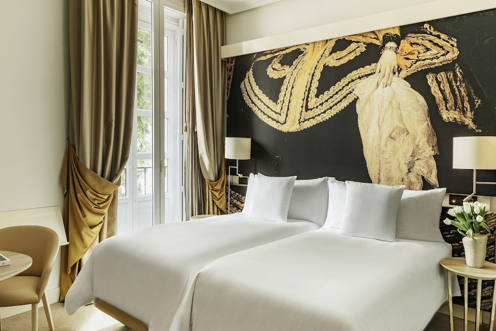 2 Bedrooms, Red Level, Suite, 4 Beds, 2 King Beds