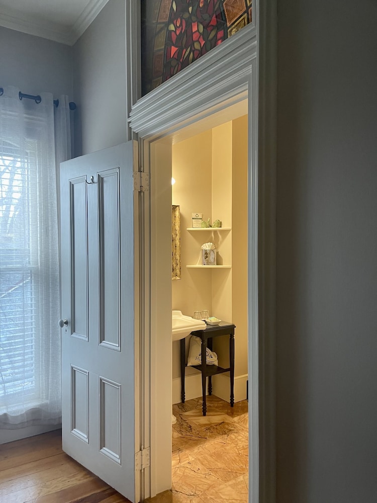 Mccall House Bed And Breakfast 11/50