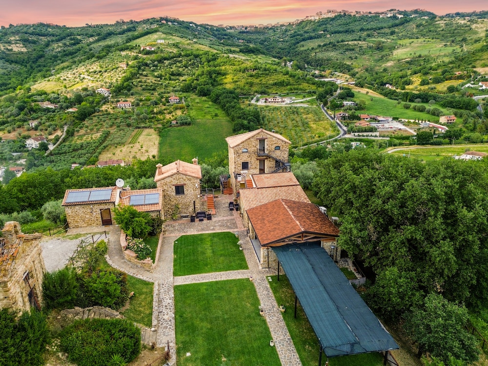 Le Querce Farmhouse 42/48