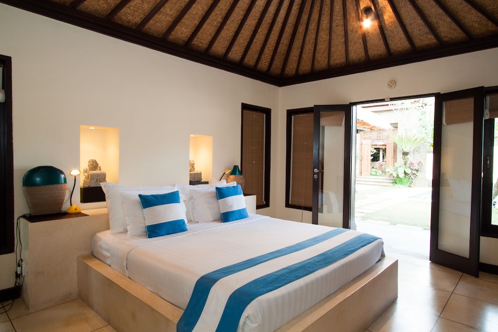 Villa Dewata Seminyak 10/50