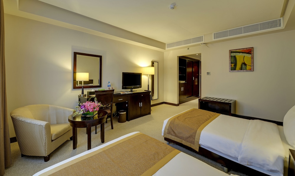 Monroe Hotel Bahrain 8/66