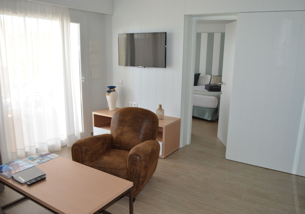 Hotel Santo Tomas - Es Migjorn Gran 31/50