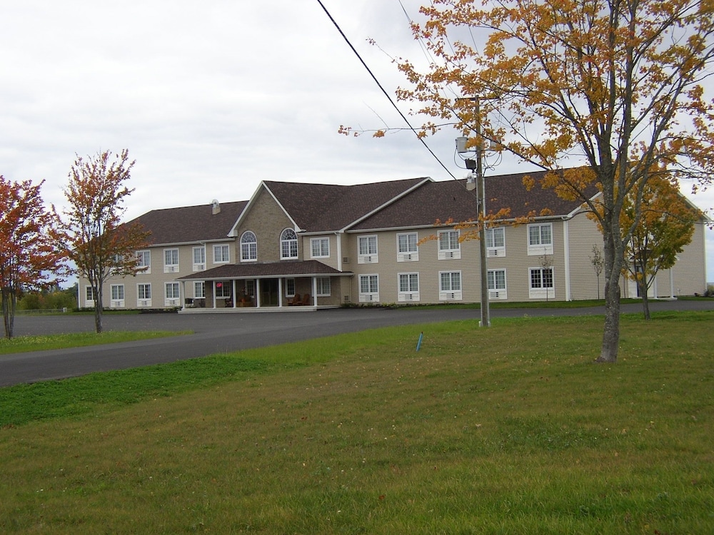 Auberge Bouctouche Inn & Suites 47/49