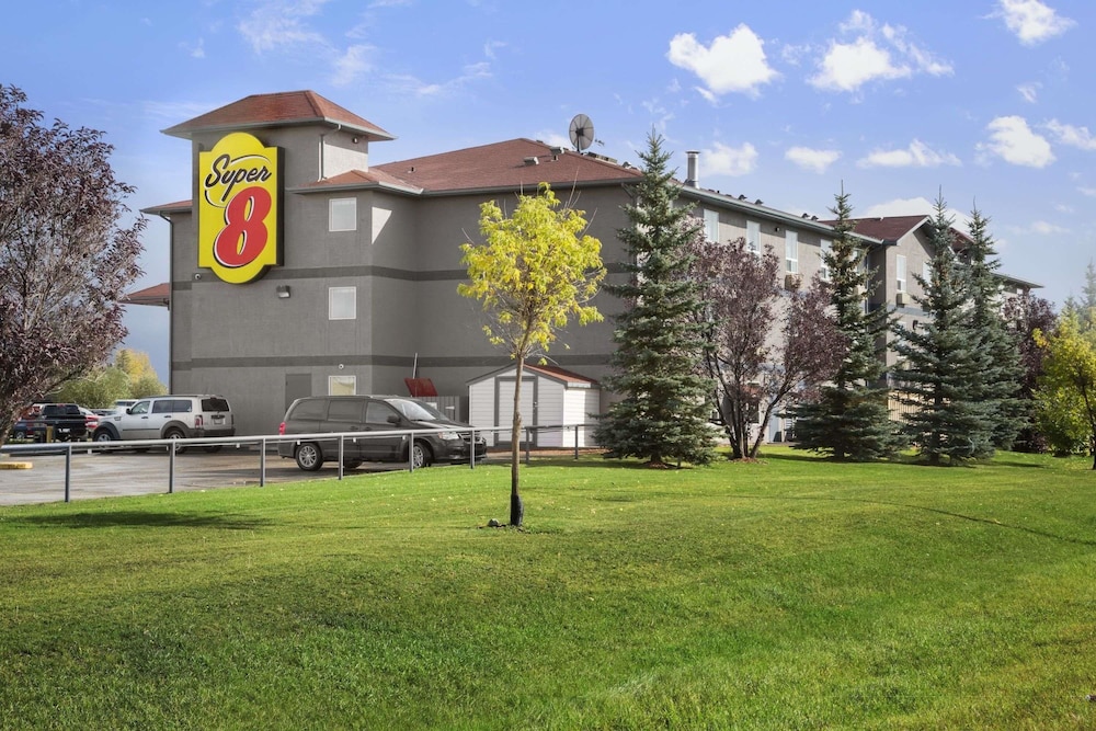 Super 8 by Wyndham Whitecourt 3/30