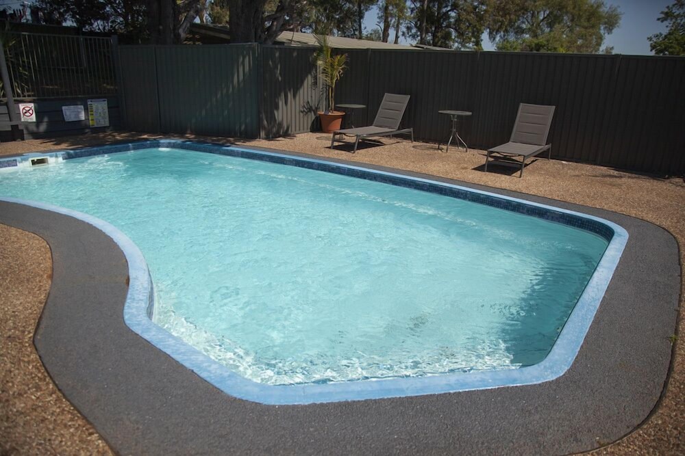 Bega Downs Motor Inn 8/44