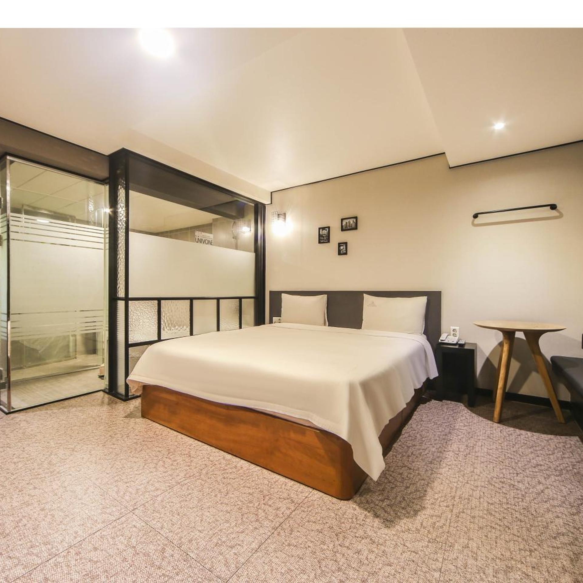 Deluxe, Double Bed, Elysee Hotel 4/10