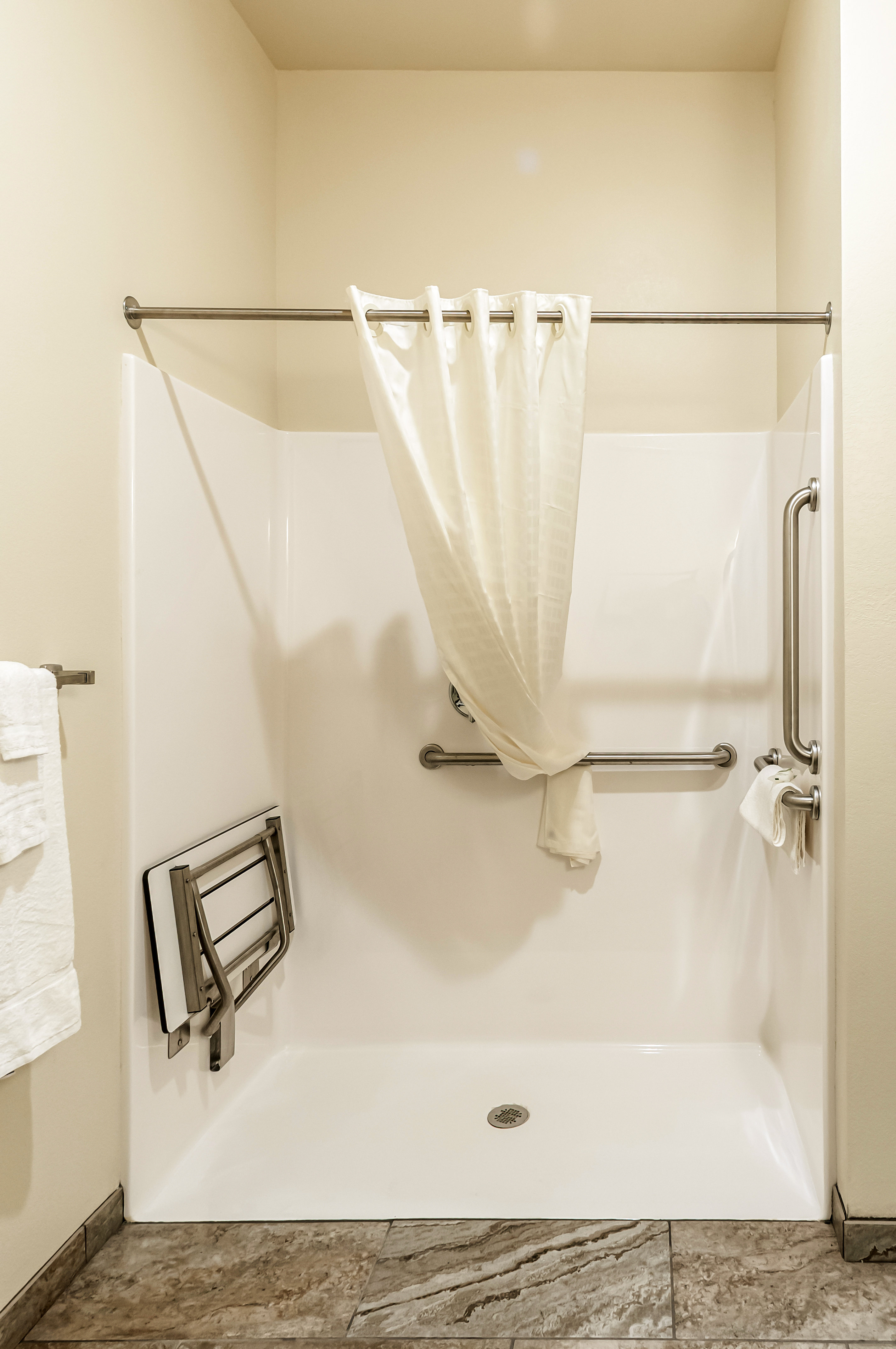 Cobblestone Hotel & Suites - Appleton International Airport 62/62