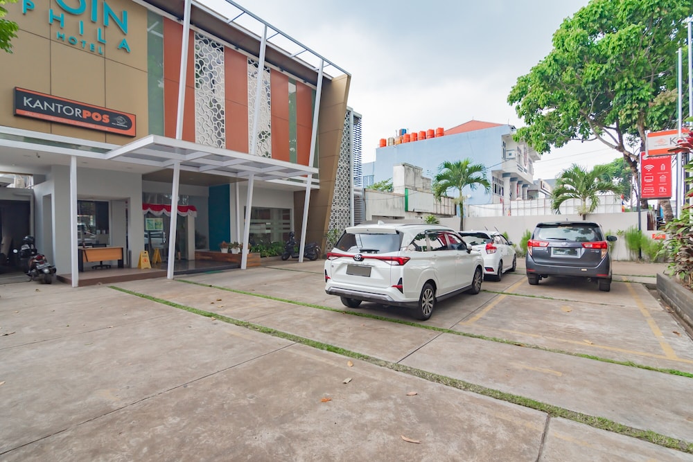 RedDoorz Plus @ Point Phila Cihampelas 46/50