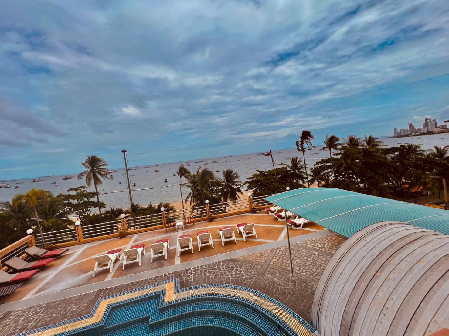 AA Hotel Pattaya 41/42