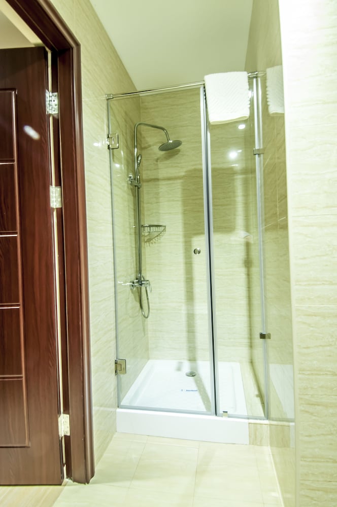 DIAMOND HOUSE HOTEL 37/42