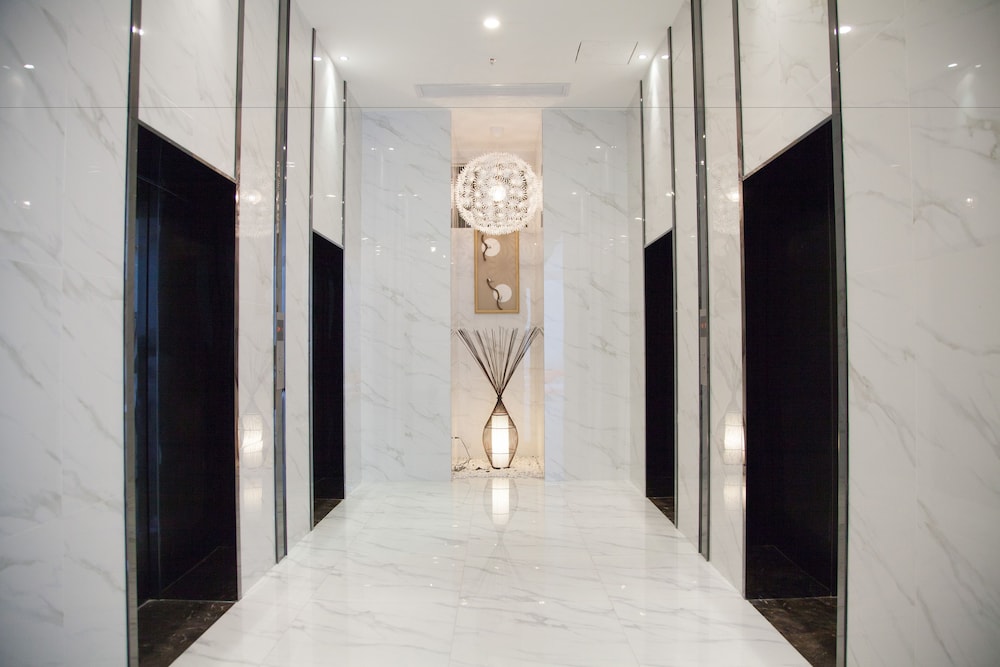 Yuwa Serviced Aparthotel 25/50