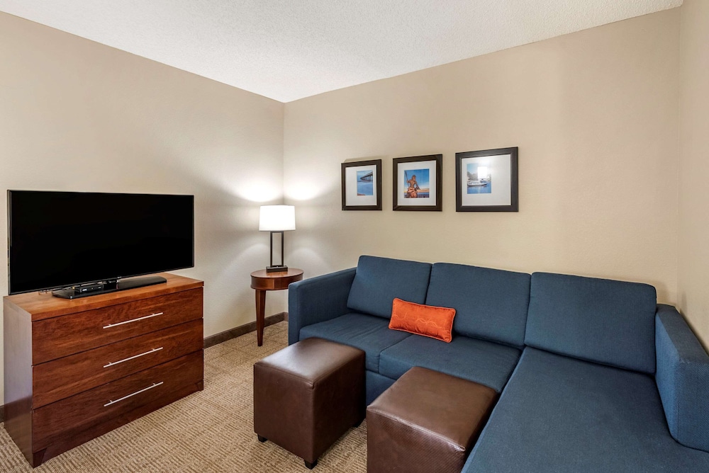 Comfort Inn & Suites Virginia Beach - Norfolk Airport 10/28