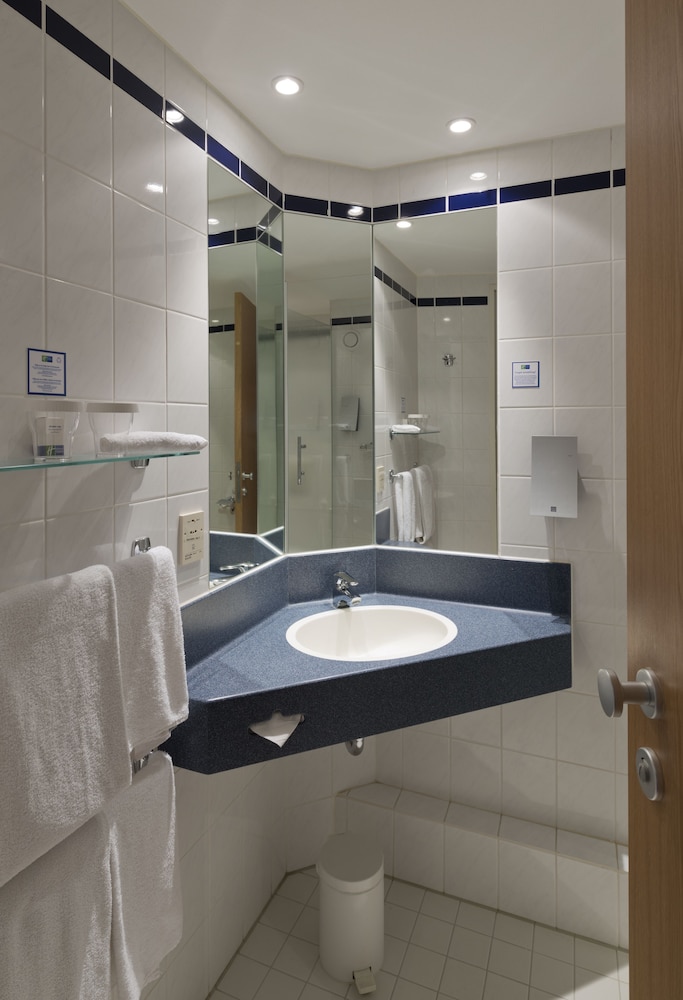 Holiday Inn Express Antwerp City North 27/76