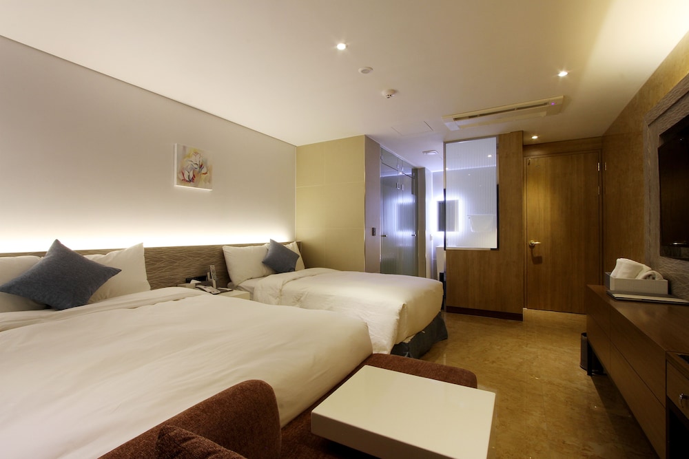 Royal Prime Hotel 9/50