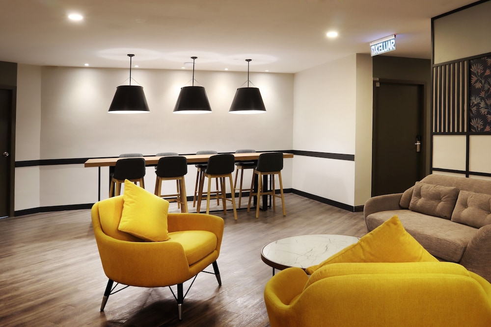 Aces Hotel 27/32