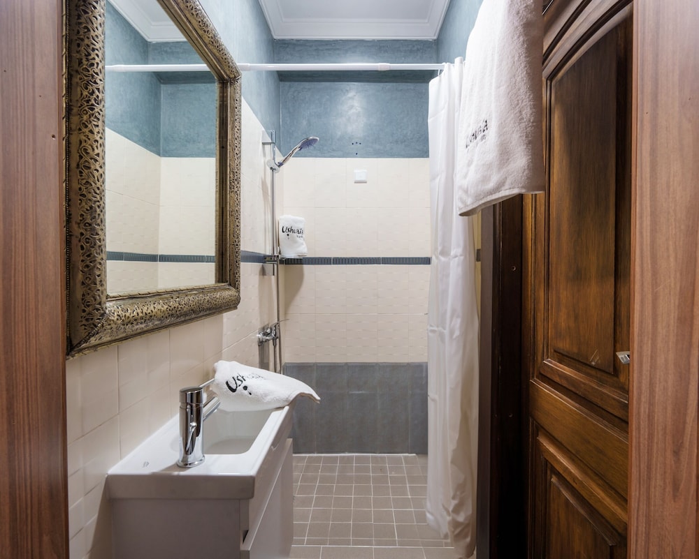 غرفة قياسية بفراش فوتون وسرير كوين وسرير فردي، Riad Ushuaia la Villa - Centre Marrakech 7/8