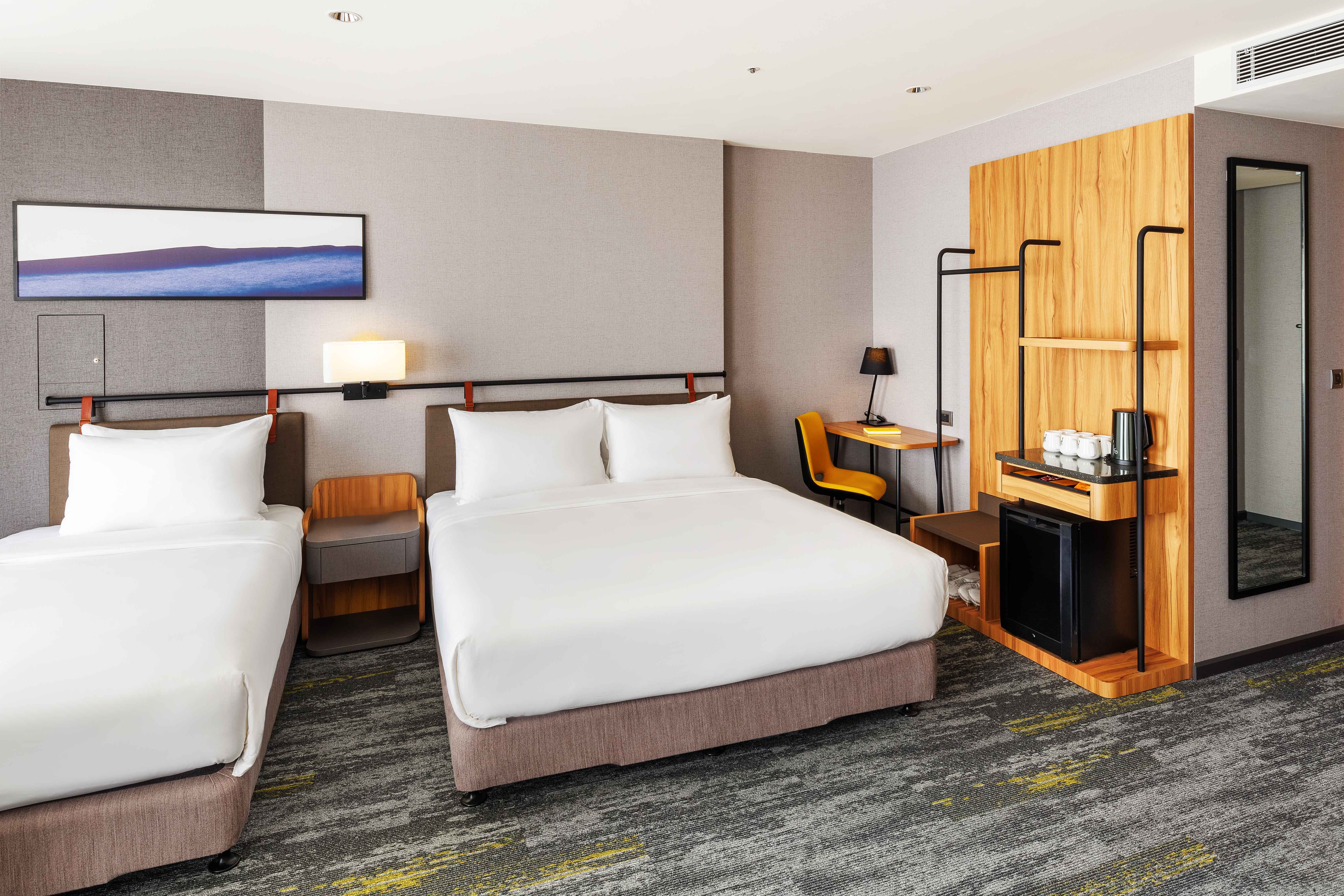 Grand, Twin Beds, 2 King Beds, voco Chiayi 3/7