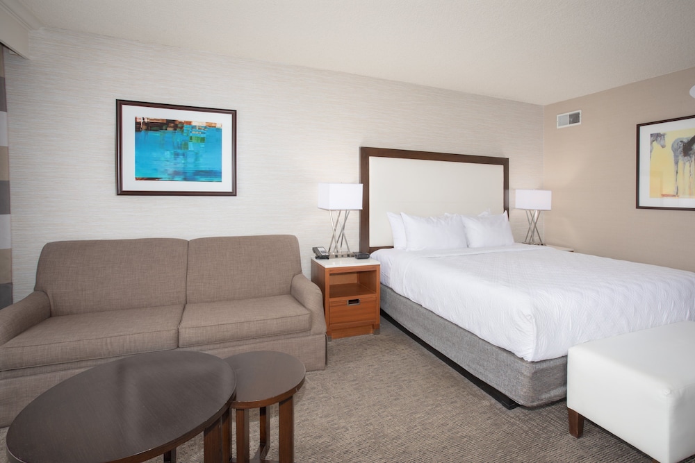 Crowne Plaza Phoenix Chandler Golf Resort 24/61