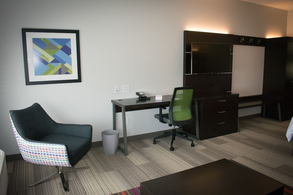Holiday Inn Express & Suites West Memphis 45/53