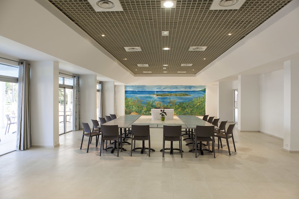 Hotel Arawak Beach Resort 10/52