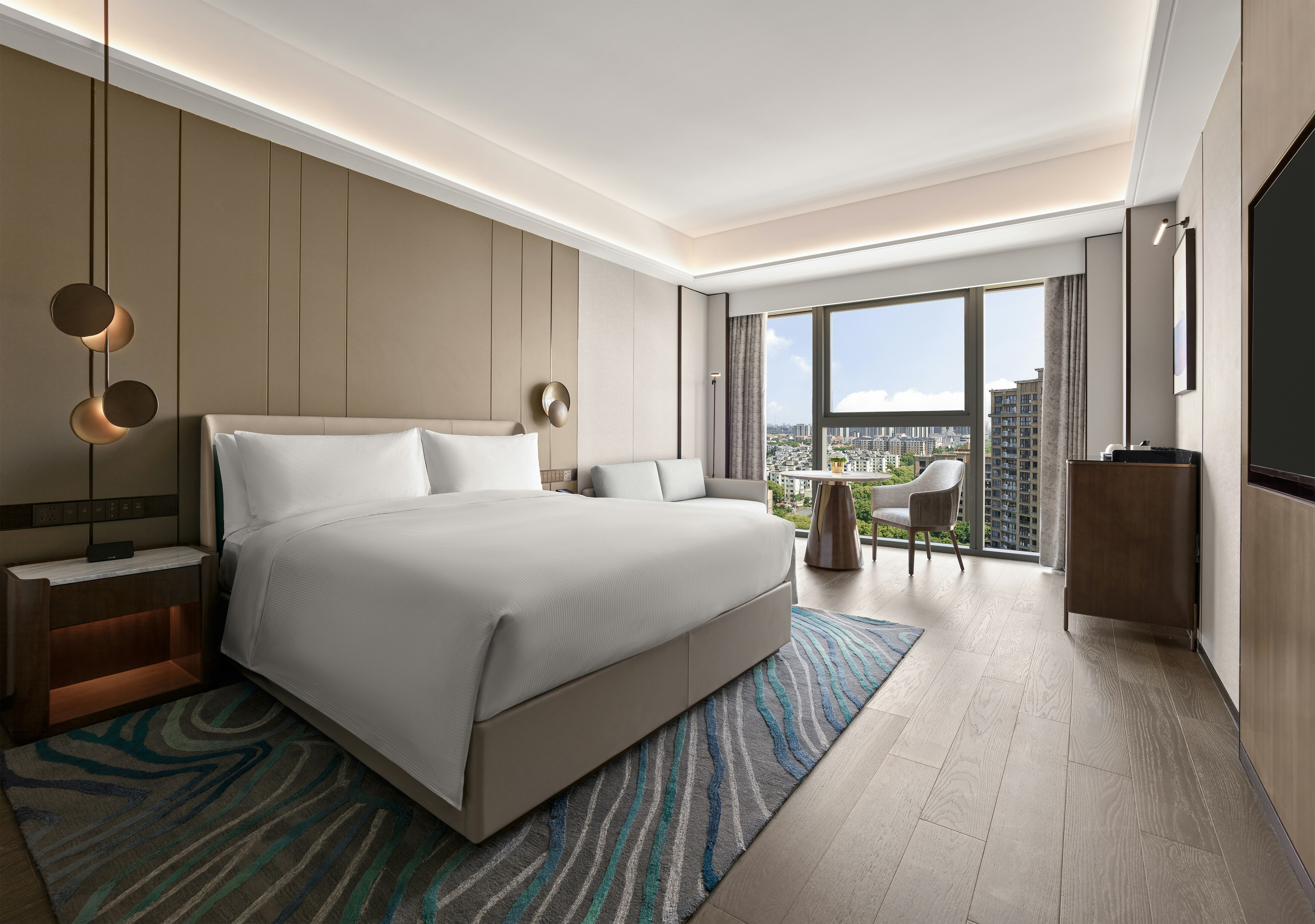 DELUXE, KING BED, RIVER VIEW