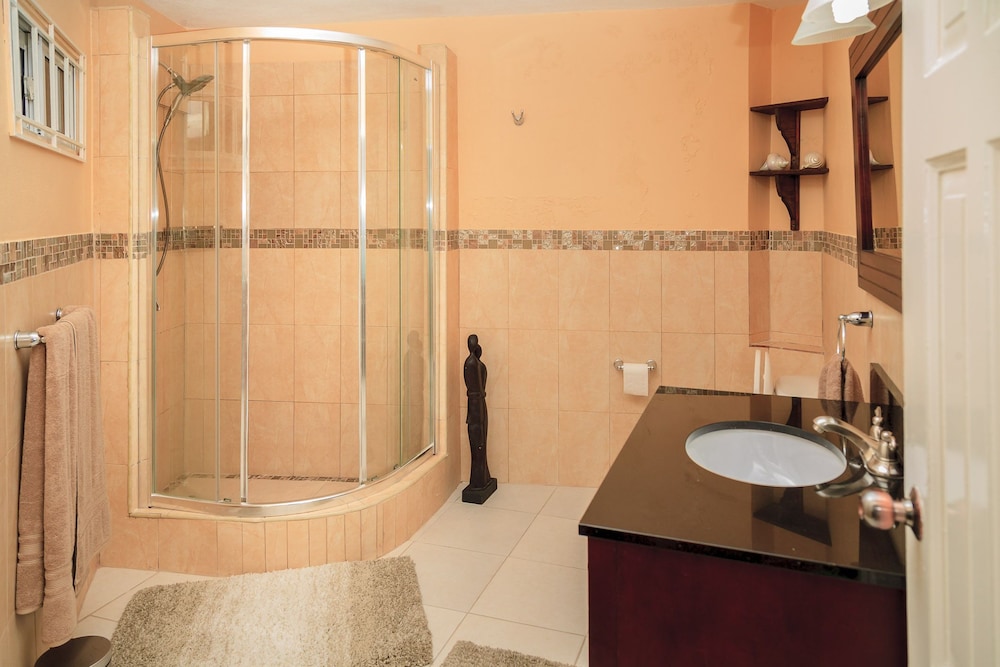 Skyview Manor Guest Apartments 42/50