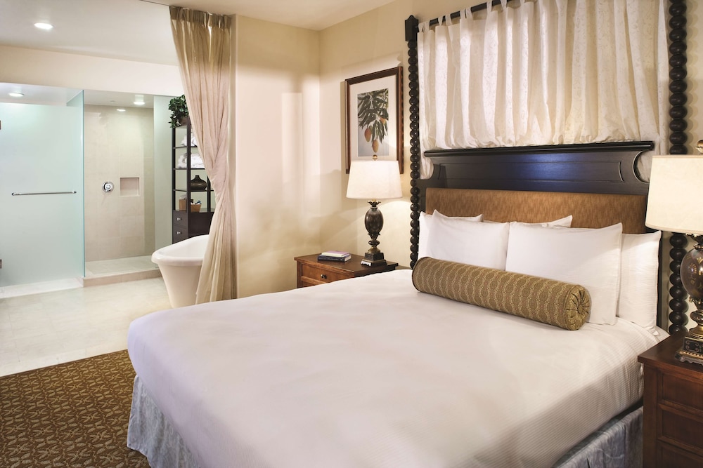 1 Bedroom, Deluxe, Suite, King Bed, Resort View, Sofa