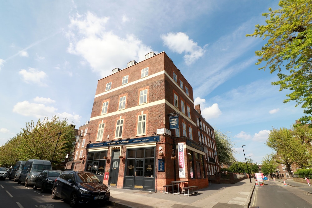 Three Falcons Hotel 46/50