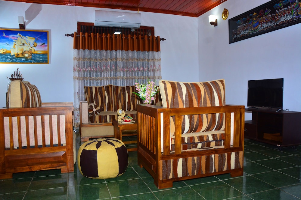 Seasand Villa 9/18
