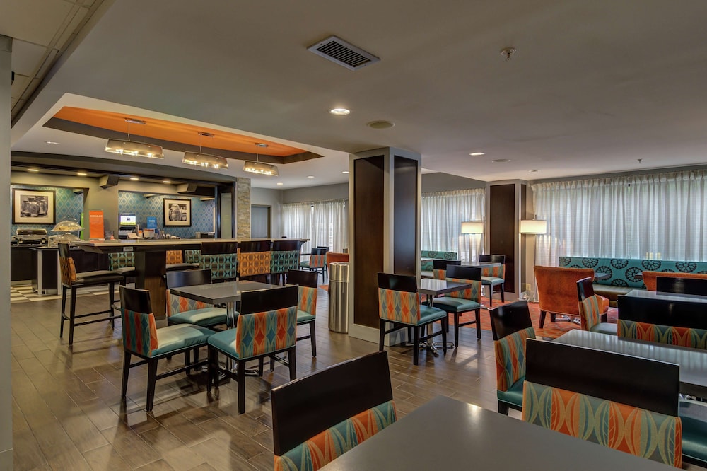 Hampton Inn Bowie 30/42