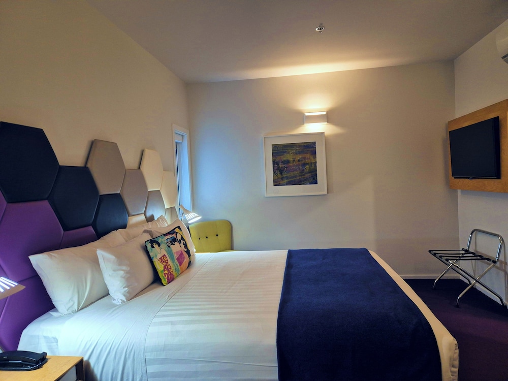 PREMIUM, KING BED