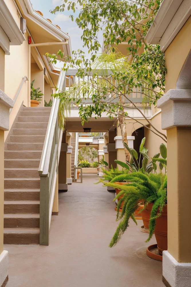 Laguna Brisas A Beach Hotel 48/50