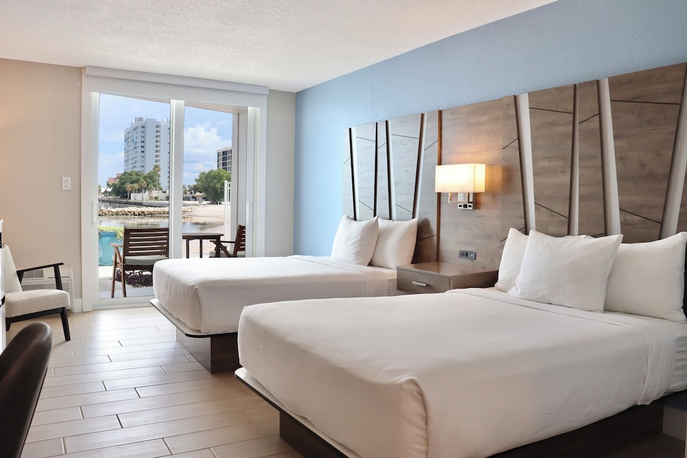 Premier, 2 Double Beds, Water Side
