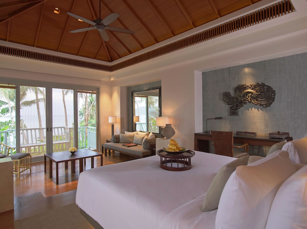 VILLA, OCEAN VIEW, WITH POOL