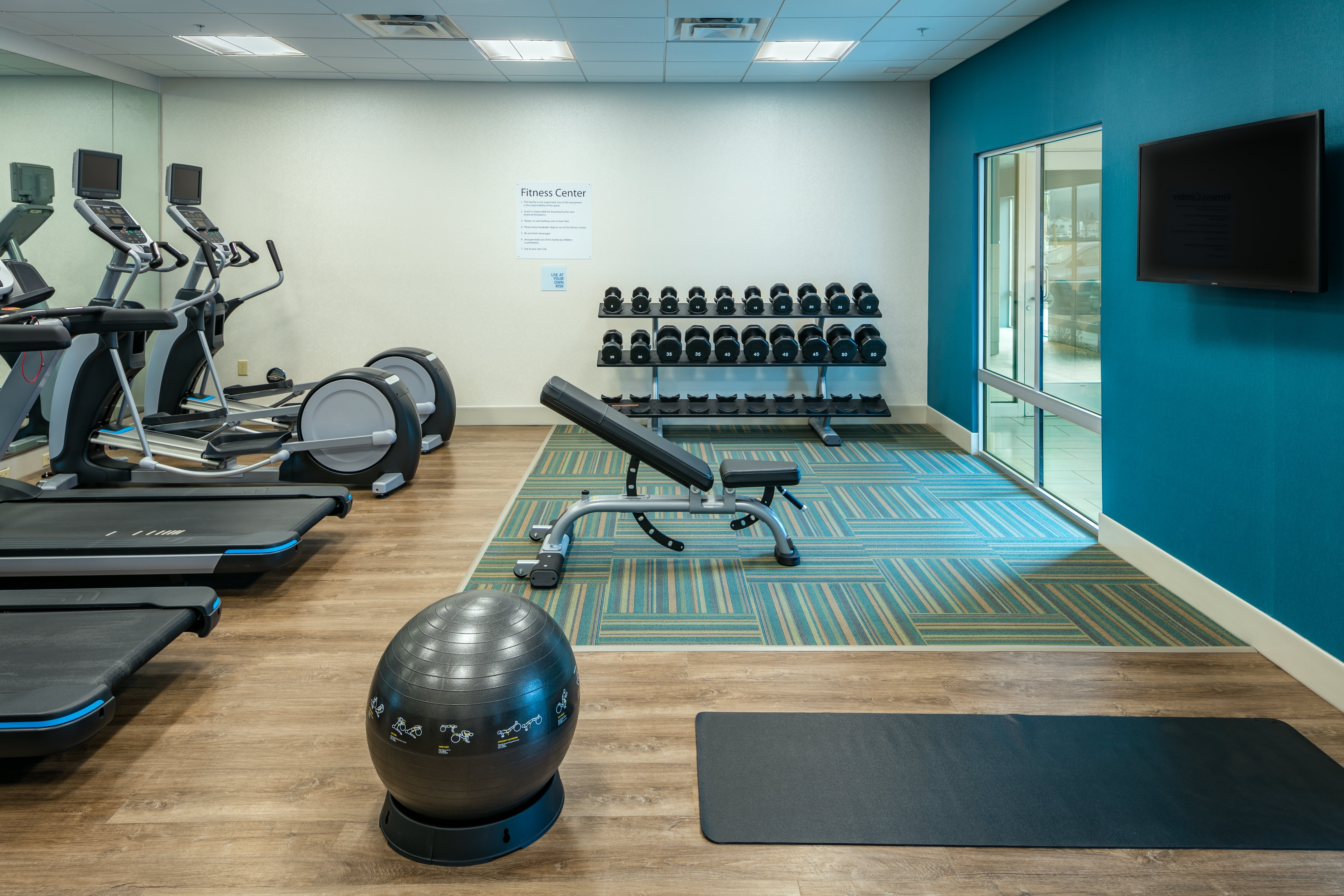 Holiday Inn Express and Suites Medford 27/38