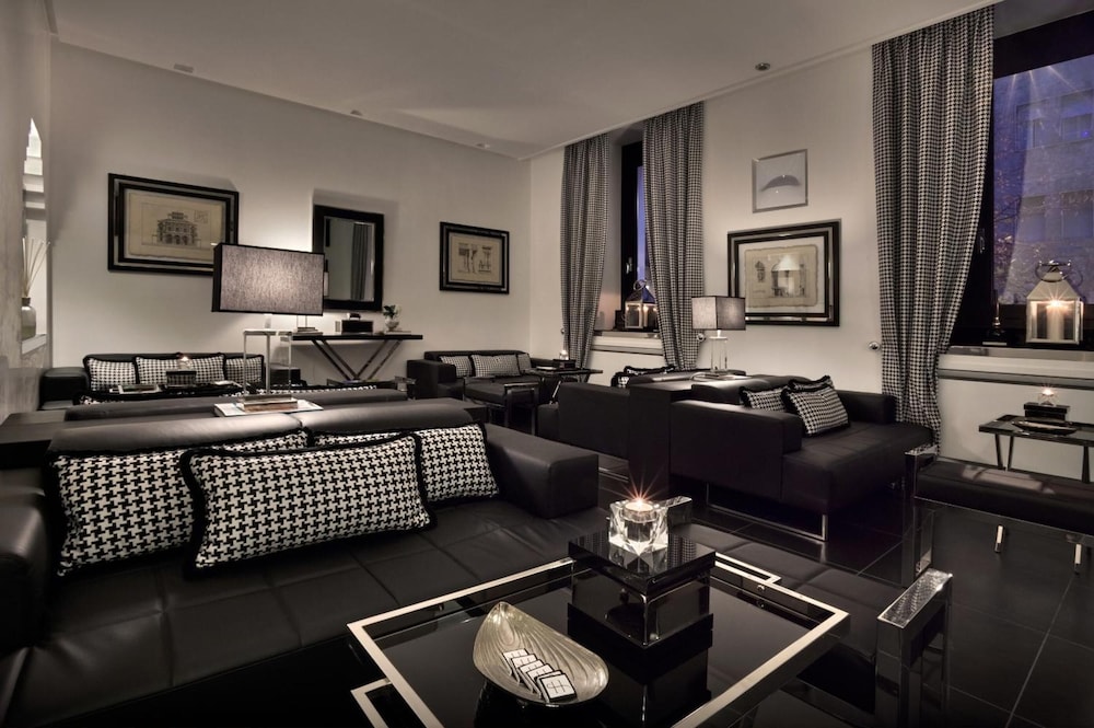 LHP Hotel Napoleon 37/64