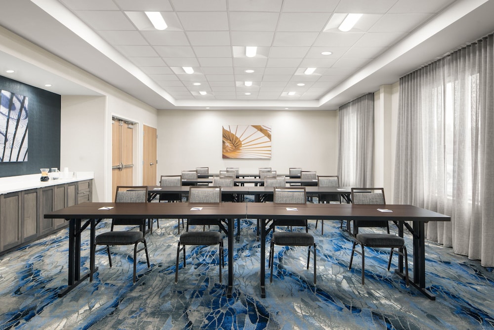 Fairfield by Marriott Inn & Suites Whitsett Greensboro East 16/21