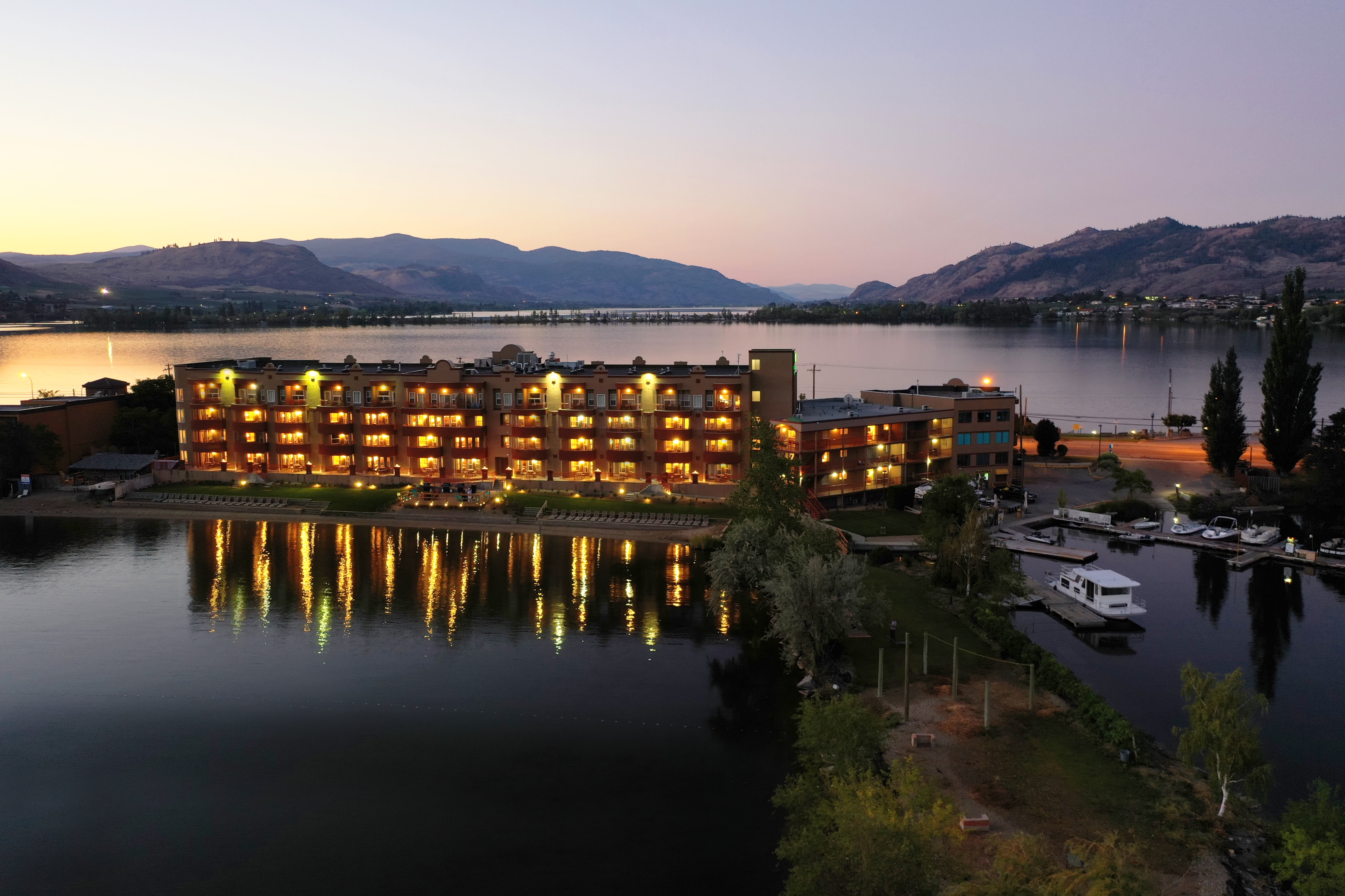 Holiday Inn Osoyoos 7/81