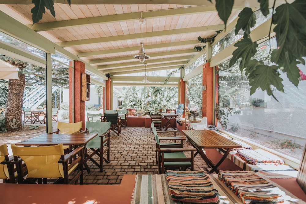 Saronis Hotel 35/50