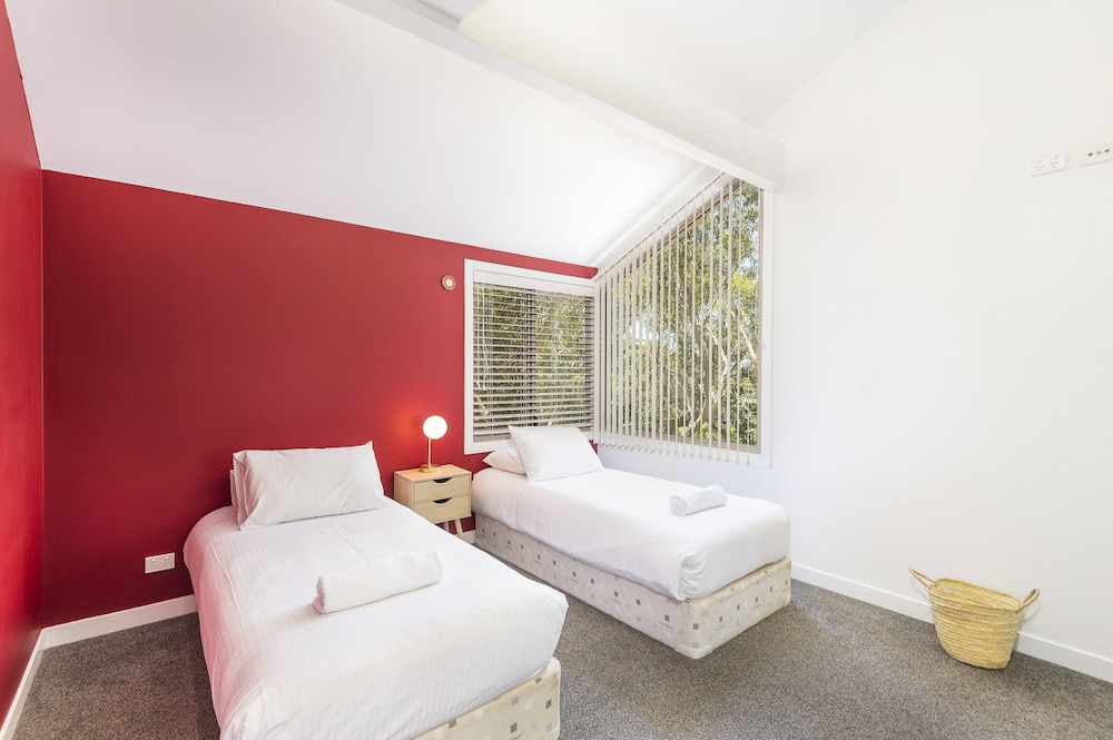Sea, Tree Top, House, Twin Beds